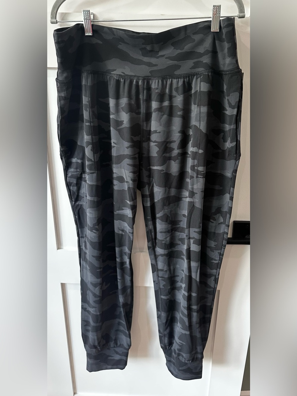 Athleta Salutation Camo Joggers Womens Small Black Gray High Waist Pockets XL